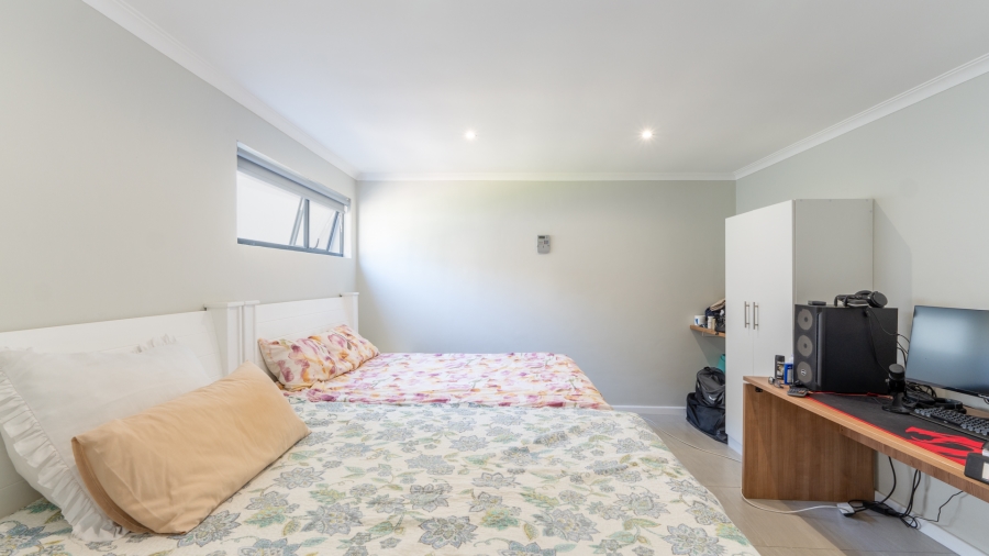5 Bedroom Property for Sale in Calypso Beach Western Cape